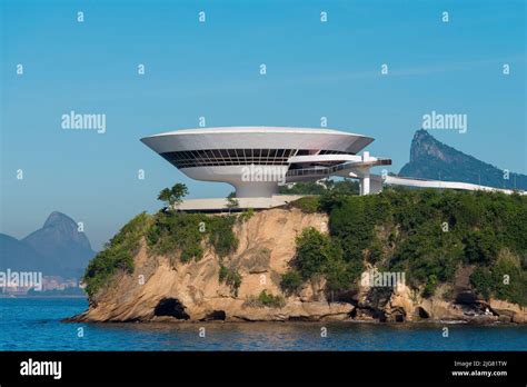  Le Musée d'Art Contemporain de Niterói: Un joyau architectural surplombant la baie de Guanabara!