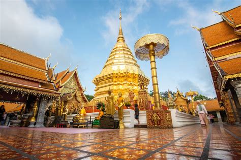  Le Wat Phra That Doi Suthep : Une splendeur architecturale perchée au sommet d'une montagne sacré !