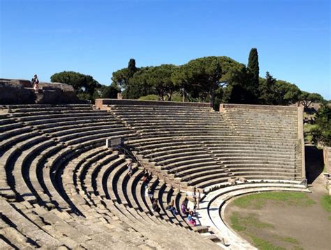  Le Teatro Romano d'Ostie: Vestiges antiques de l'empire romain et ambiance romaine authentique!