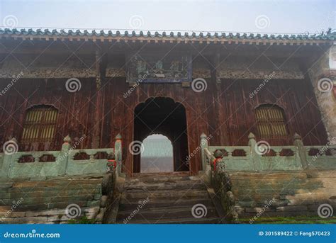 Le Temple du Dragon Céleste ! Un joyau architectural au cœur de Liaoyang!